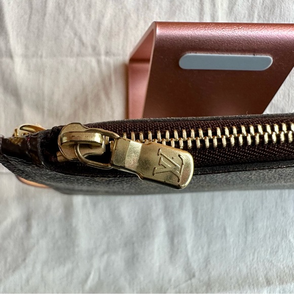 Authentic LV Monogram Pochehette - Picture 4 of 7